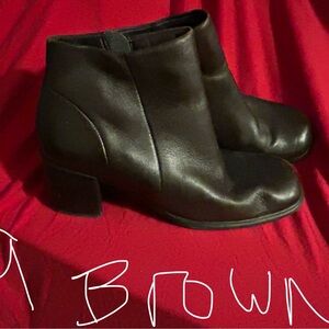 Women’s brown boots 9